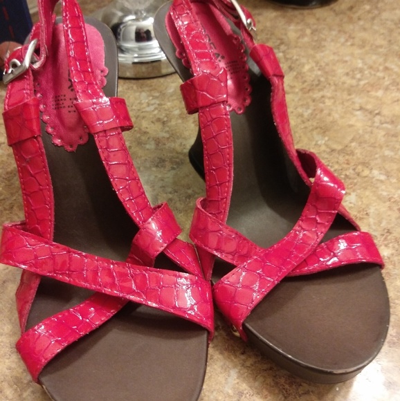 Andrea collection small heels size 7 - Picture 2 of 3